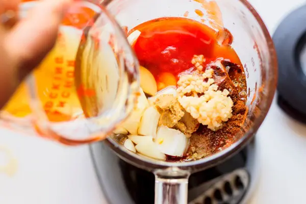 chile sauce ingredients in a blender