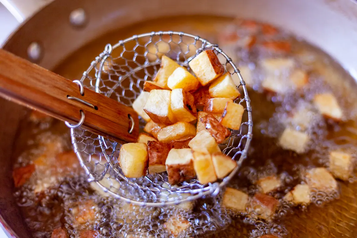fried red potatoes in cooking oil
