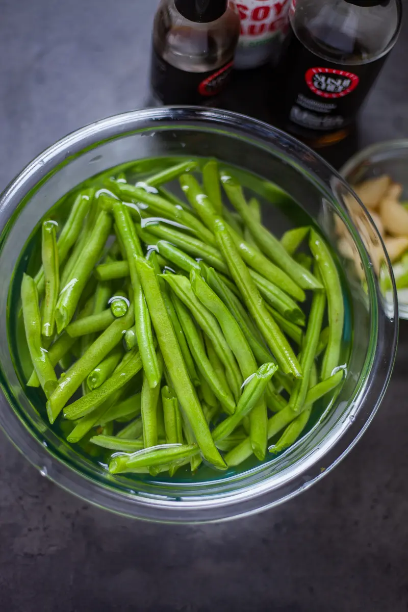 ingredients for garlic green beans